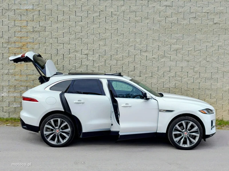 Jaguar F-Pace 8