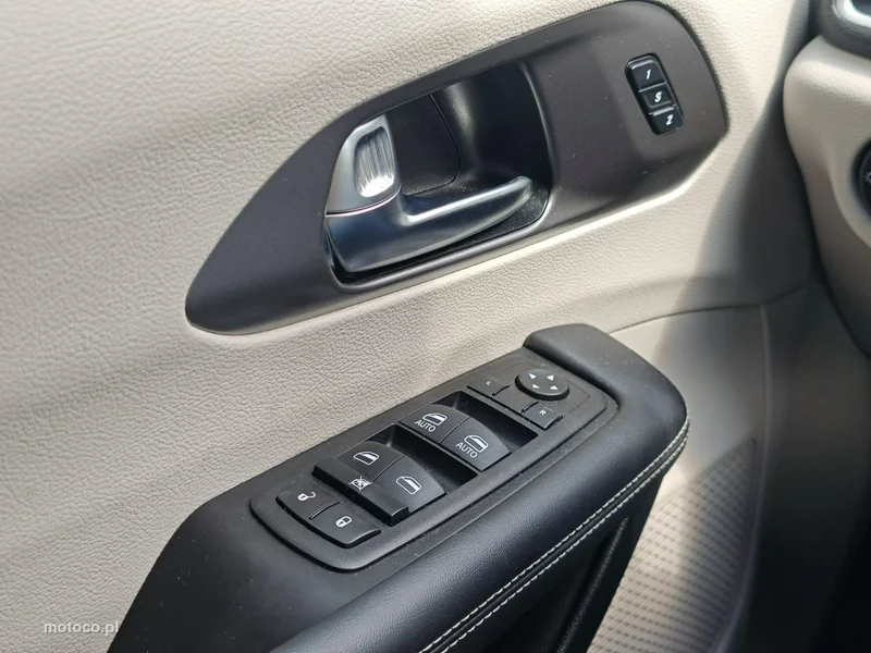 Chrysler Pacifica 18