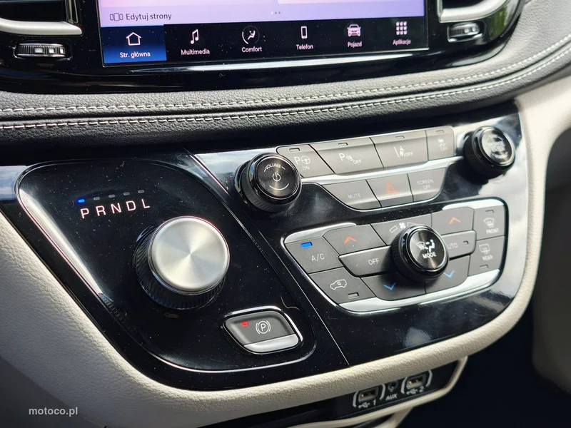 Chrysler Pacifica 27