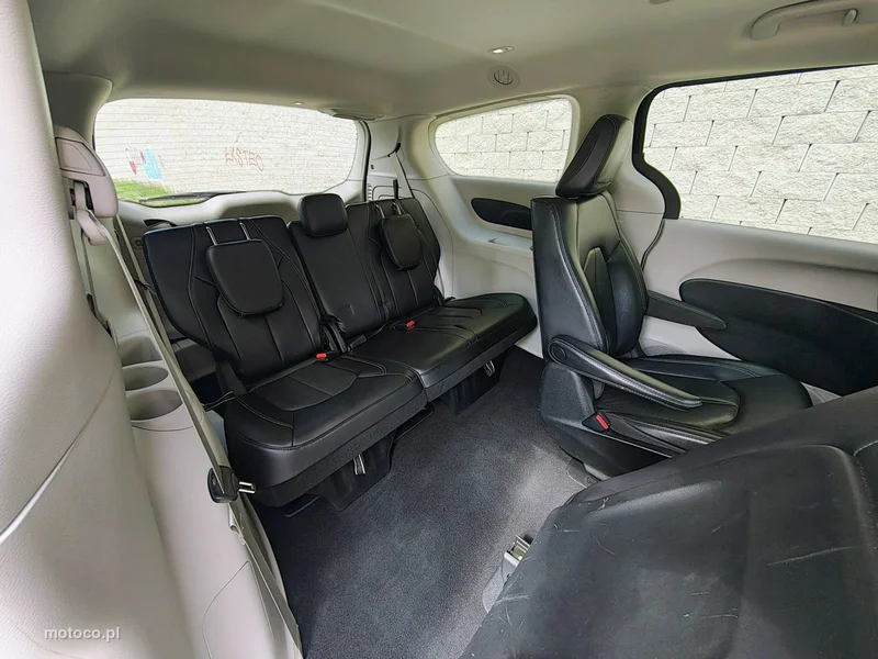 Chrysler Pacifica 30