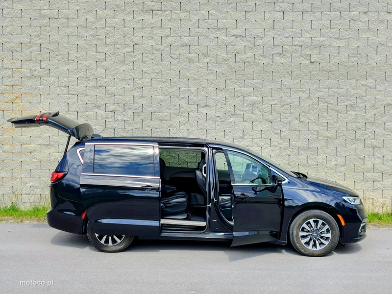 Chrysler Pacifica 8