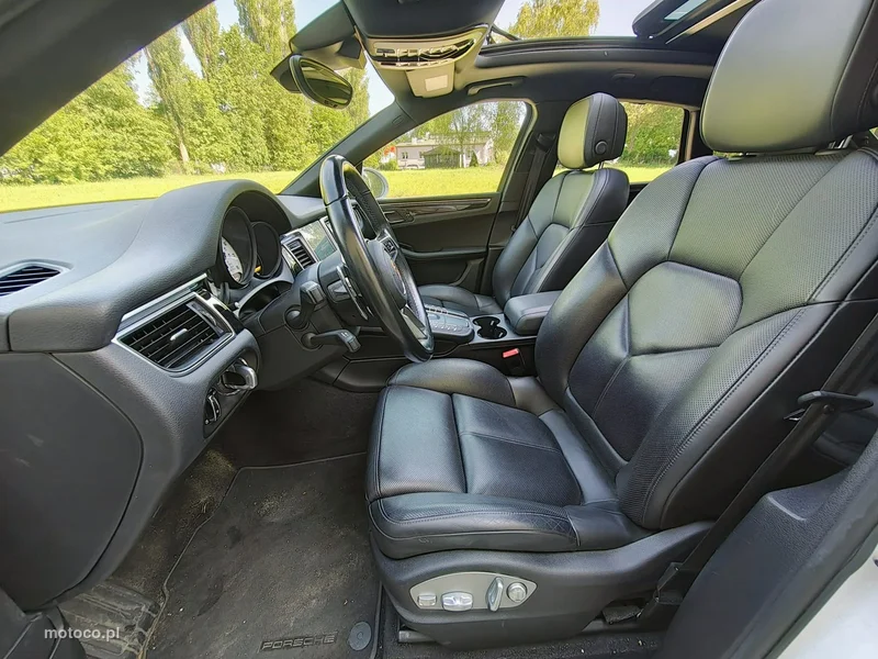 Porsche Macan 95B 12