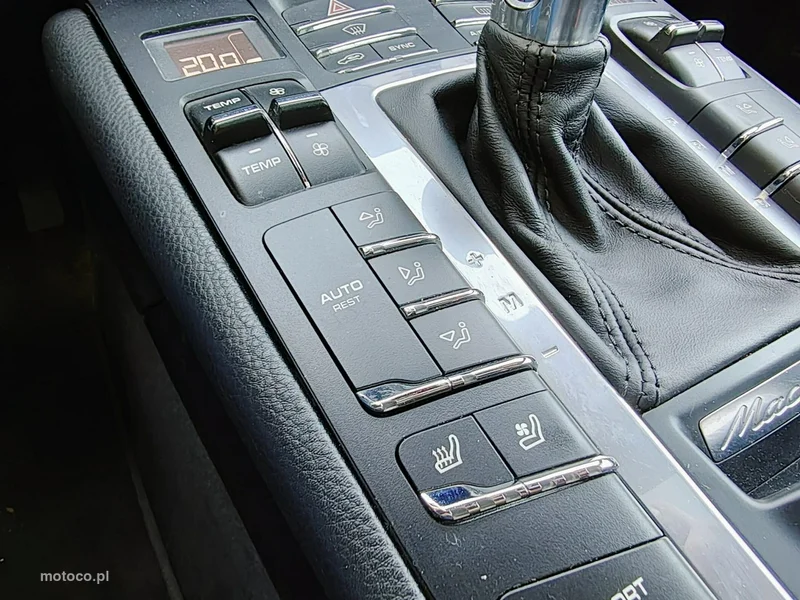 Porsche Macan 95B 17