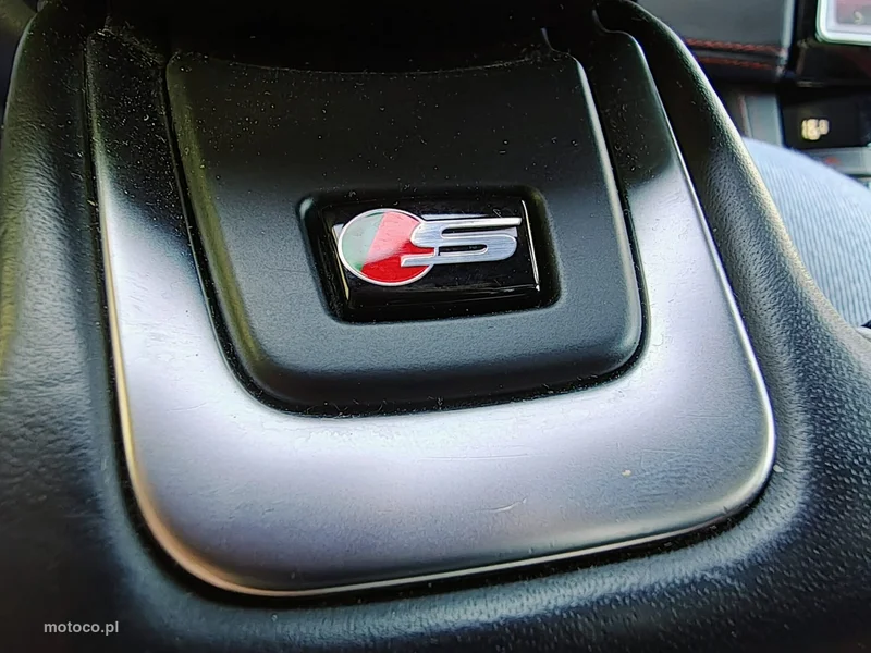 Jaguar F-Pace 13