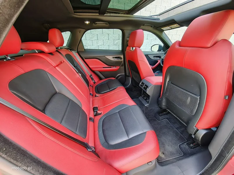 Jaguar F-Pace 17