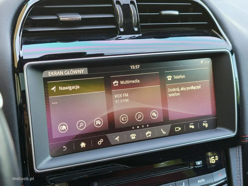 Jaguar F-Pace 22
