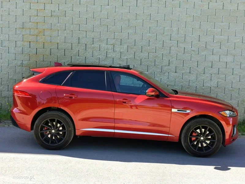 Jaguar F-Pace 8