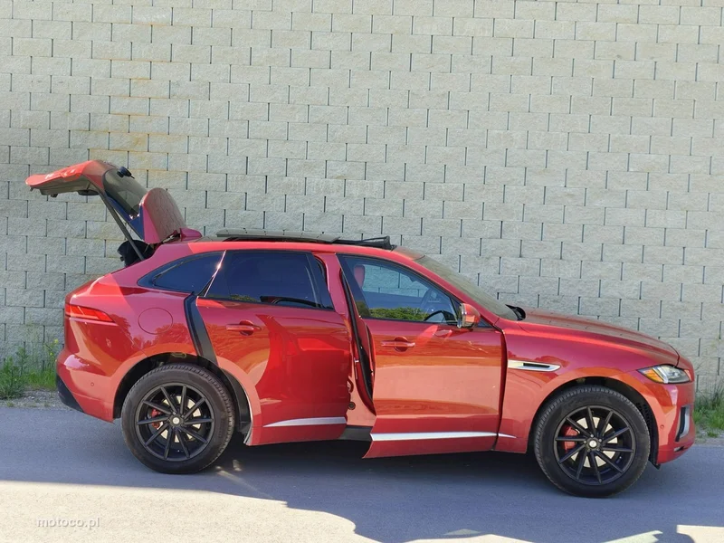 Jaguar F-Pace 9
