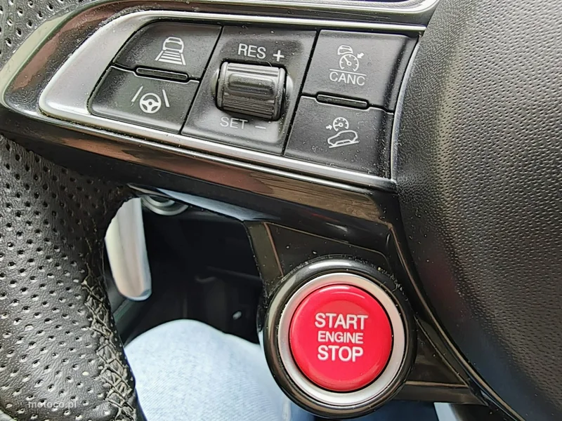 Alfa Romeo Stelvio 12