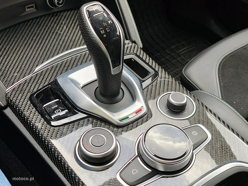 Alfa Romeo Stelvio 23