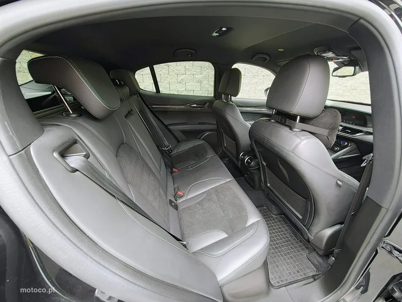 Alfa Romeo Stelvio 28