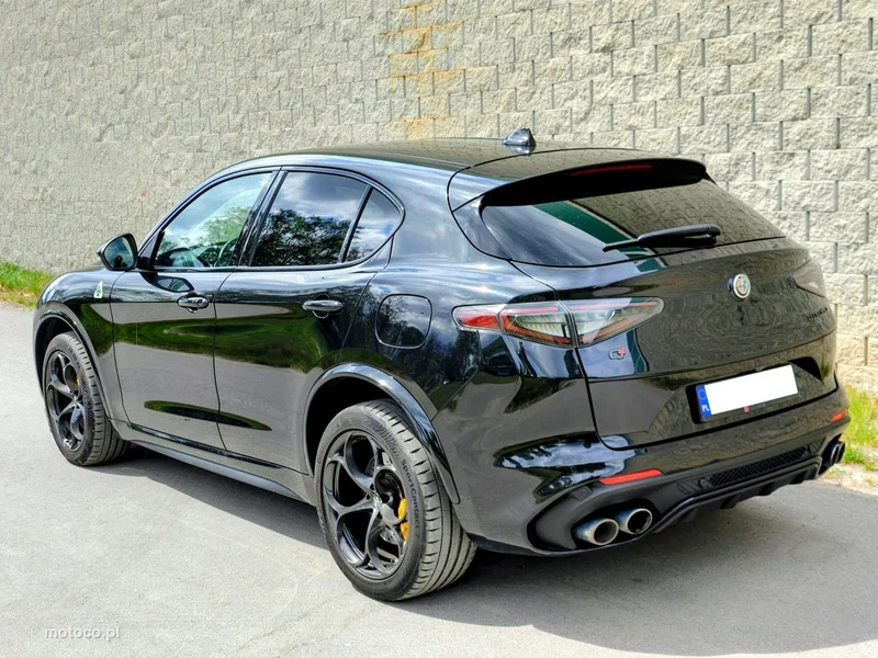 Alfa Romeo Stelvio 4