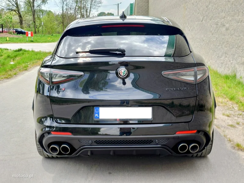 Alfa Romeo Stelvio 5