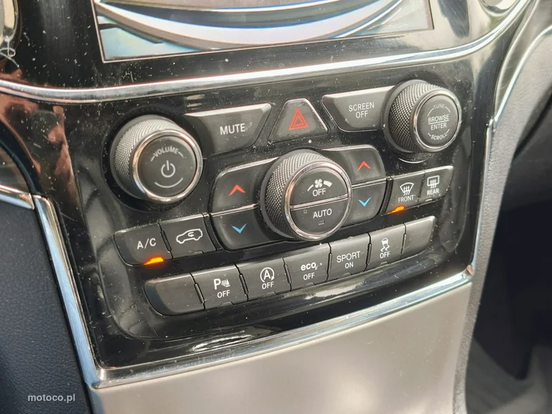 Jeep Grand Cherokee 12