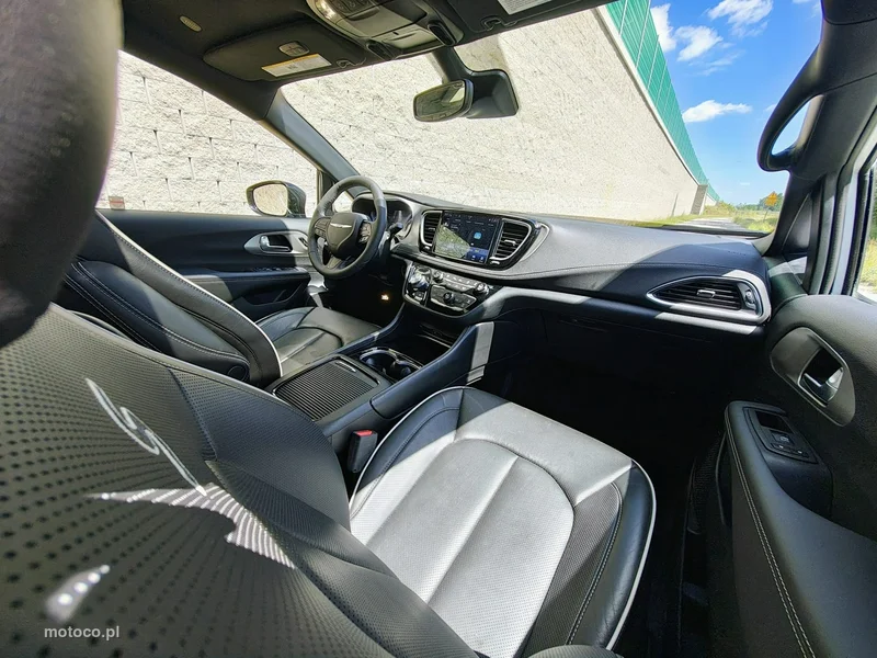 Chrysler Pacifica 11
