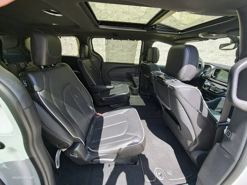 Chrysler Pacifica 13