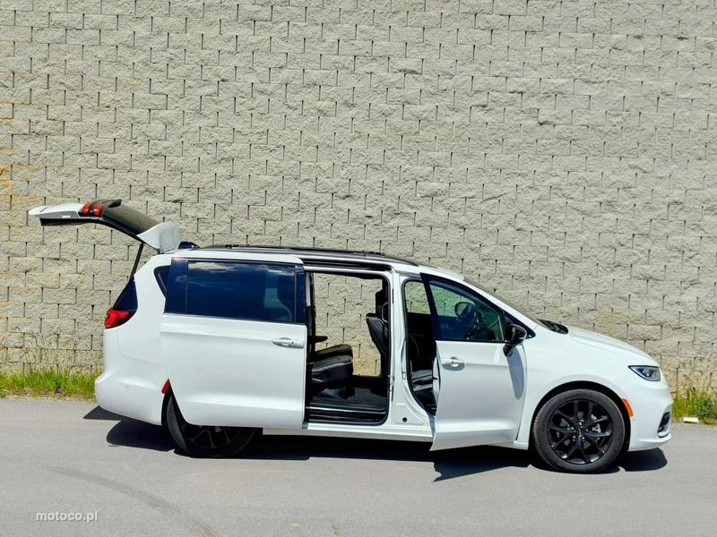 Chrysler Pacifica 9