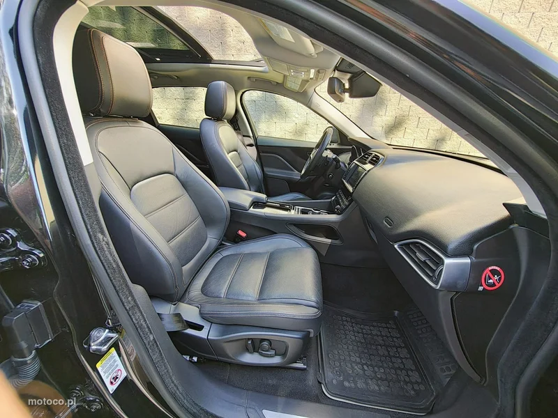 Jaguar F-Pace 12