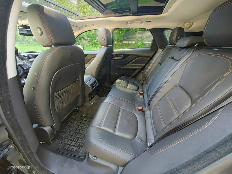 Jaguar F-Pace 13