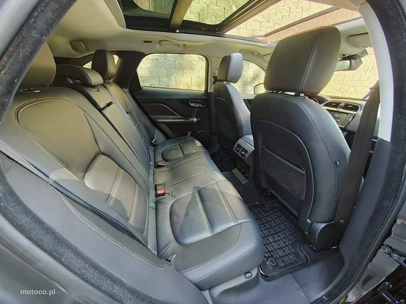 Jaguar F-Pace 14