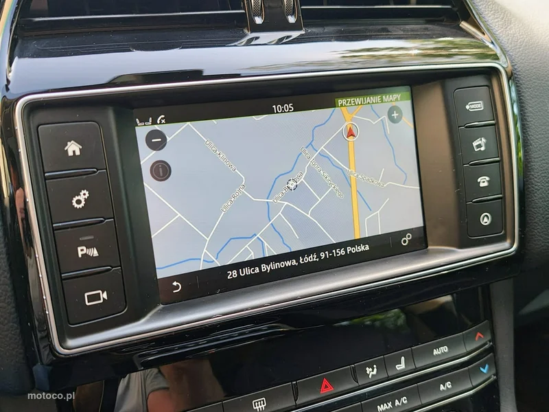 Jaguar F-Pace 18