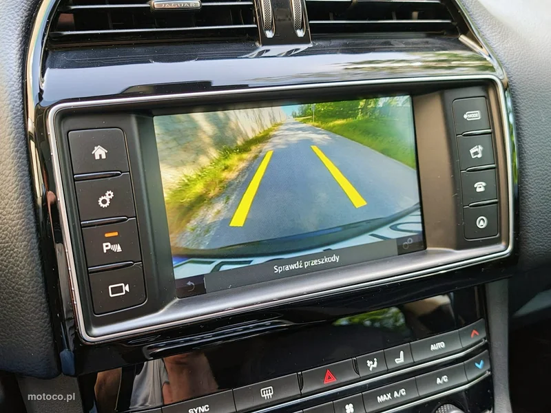 Jaguar F-Pace 19