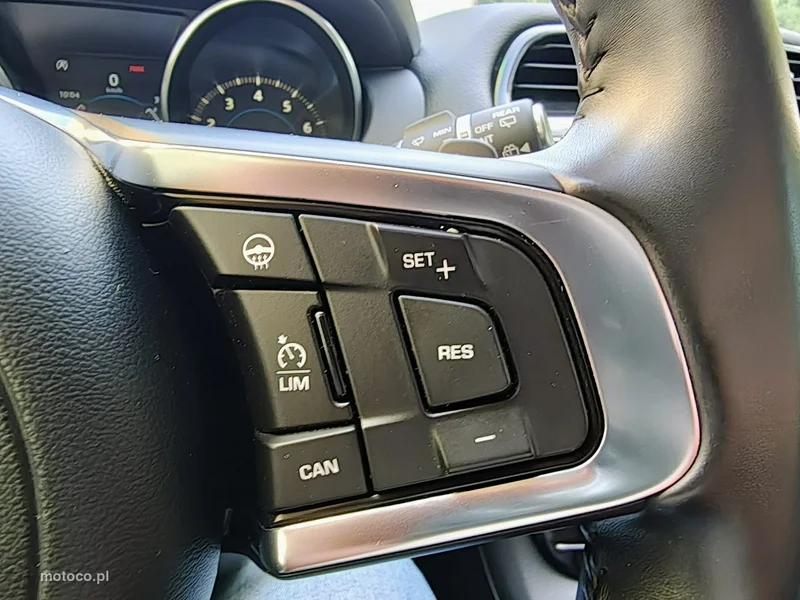 Jaguar F-Pace 22