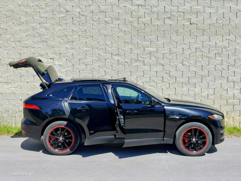 Jaguar F-Pace 8