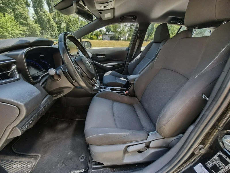 Toyota Corolla E210 13