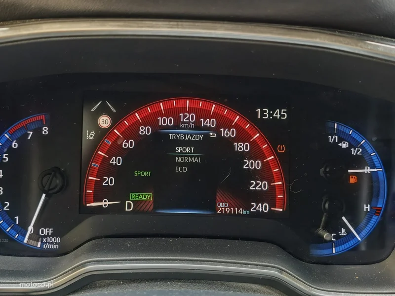 Toyota Corolla E210 24