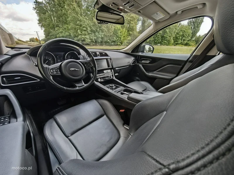 Jaguar F-Pace 11