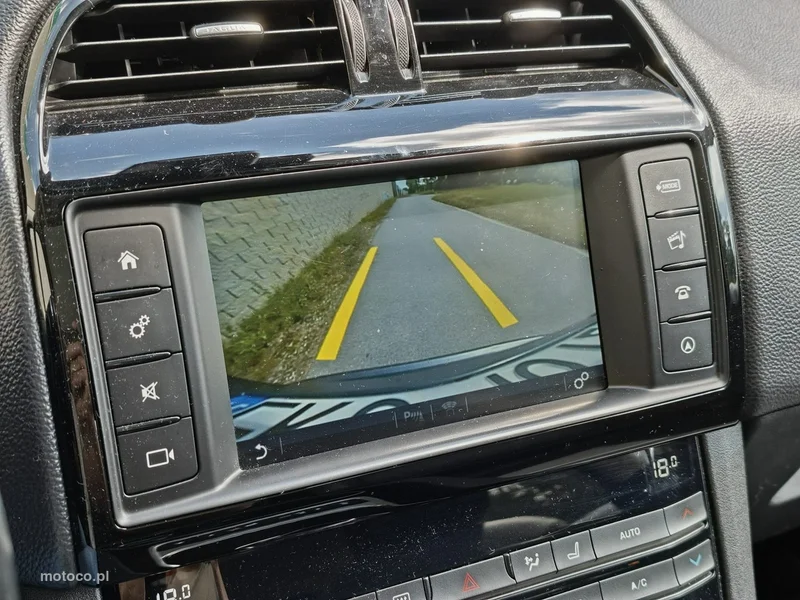 Jaguar F-Pace 17