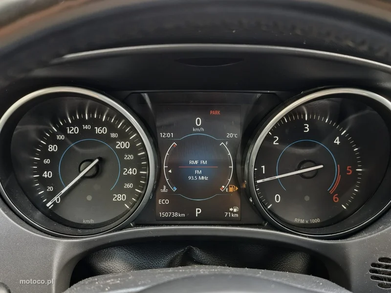 Jaguar F-Pace 21