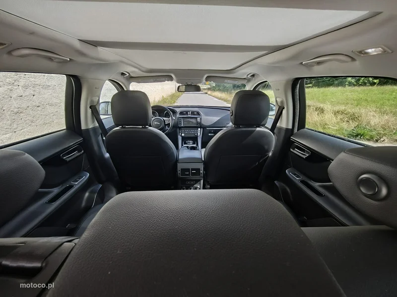 Jaguar F-Pace 23