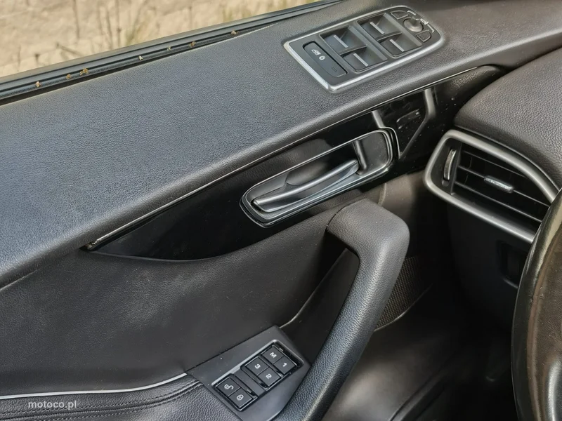 Jaguar F-Pace 9