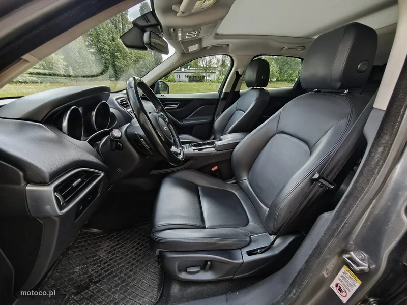Jaguar F-Pace 10