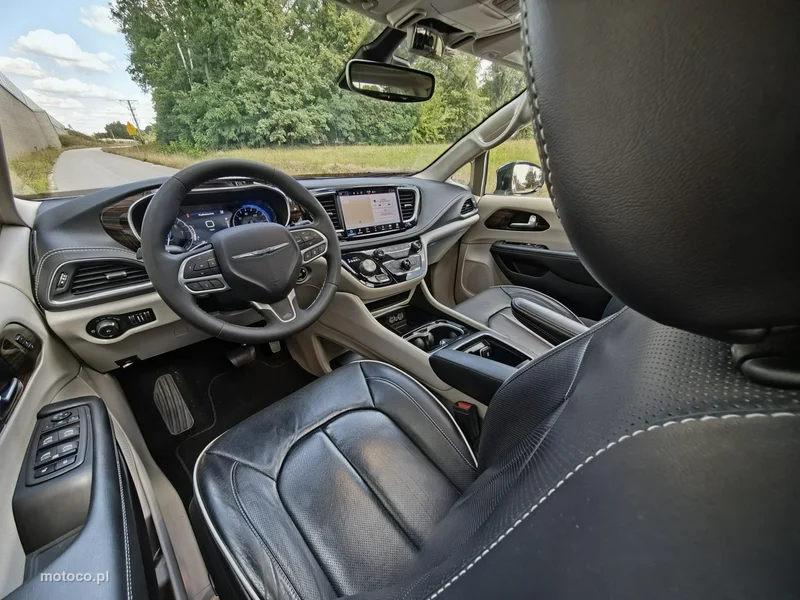 Chrysler Pacifica 25