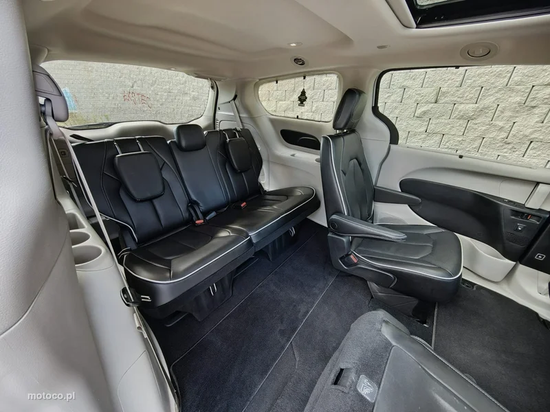 Chrysler Pacifica 31