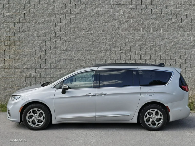Chrysler Pacifica 8