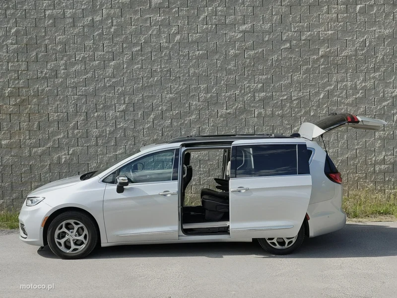 Chrysler Pacifica 9