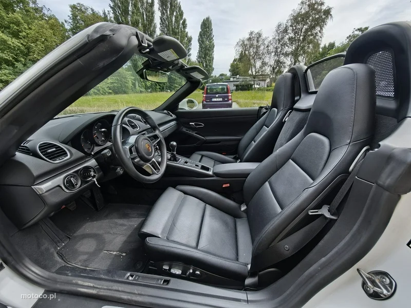 Porsche 718 Boxster 15