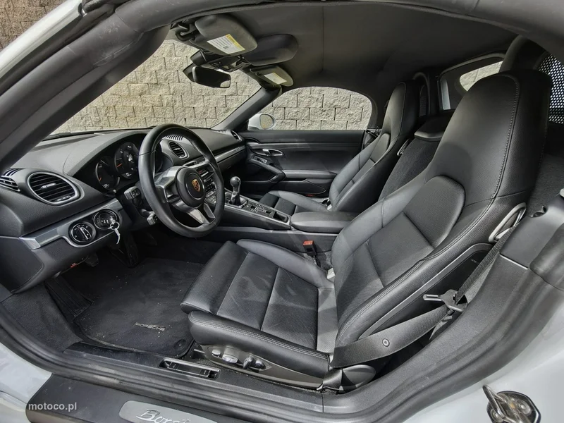 Porsche 718 Boxster 16