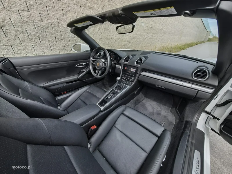 Porsche 718 Boxster 18