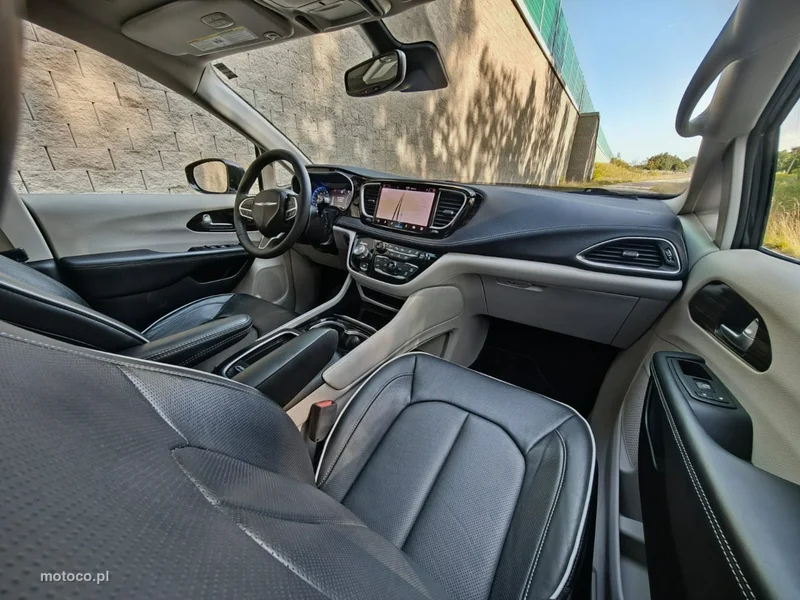 Chrysler Pacifica 13