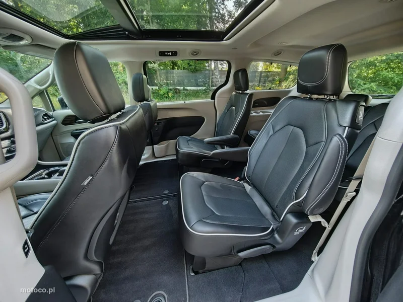 Chrysler Pacifica 16