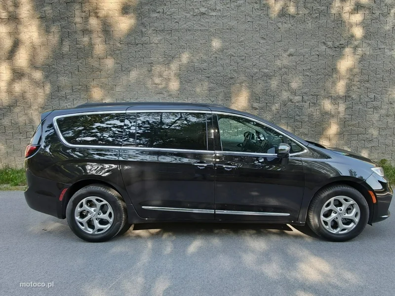 Chrysler Pacifica 8