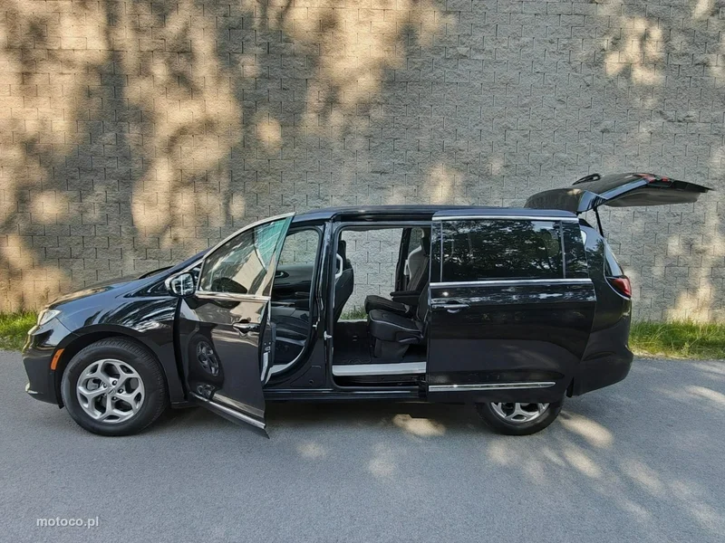 Chrysler Pacifica 9