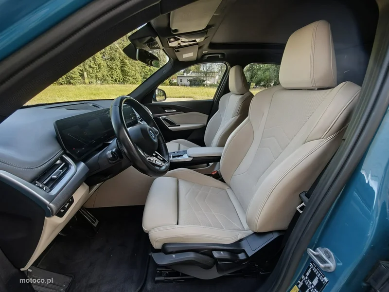 BMW iX1 13