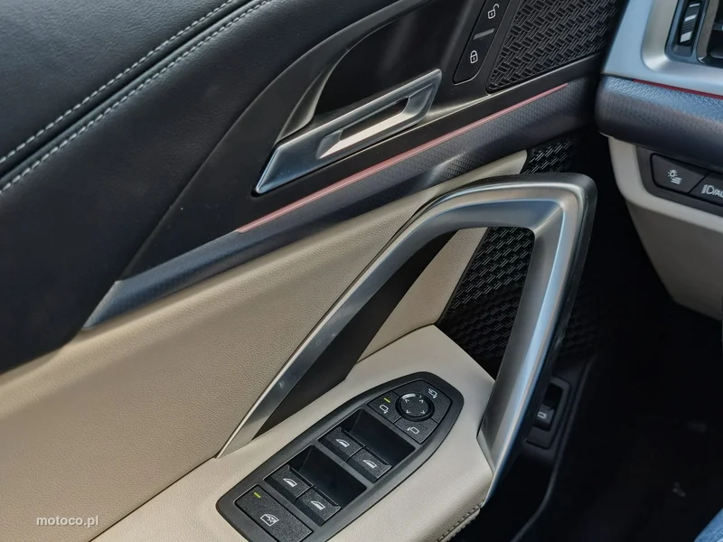 BMW iX1 10