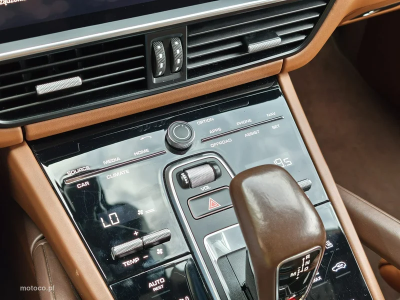 Porsche Cayenne 9YA 24